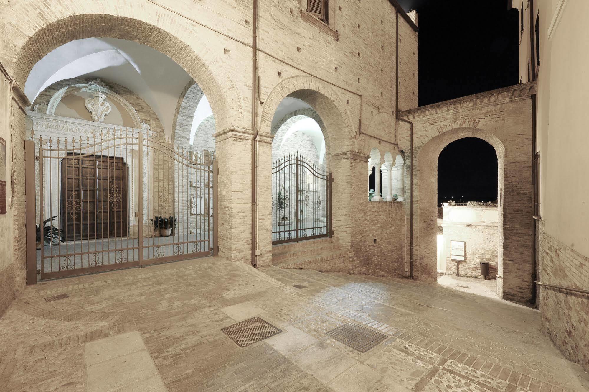 Hotel Castello Chiola Dimora Storica Loreto Aprutino Exterior foto