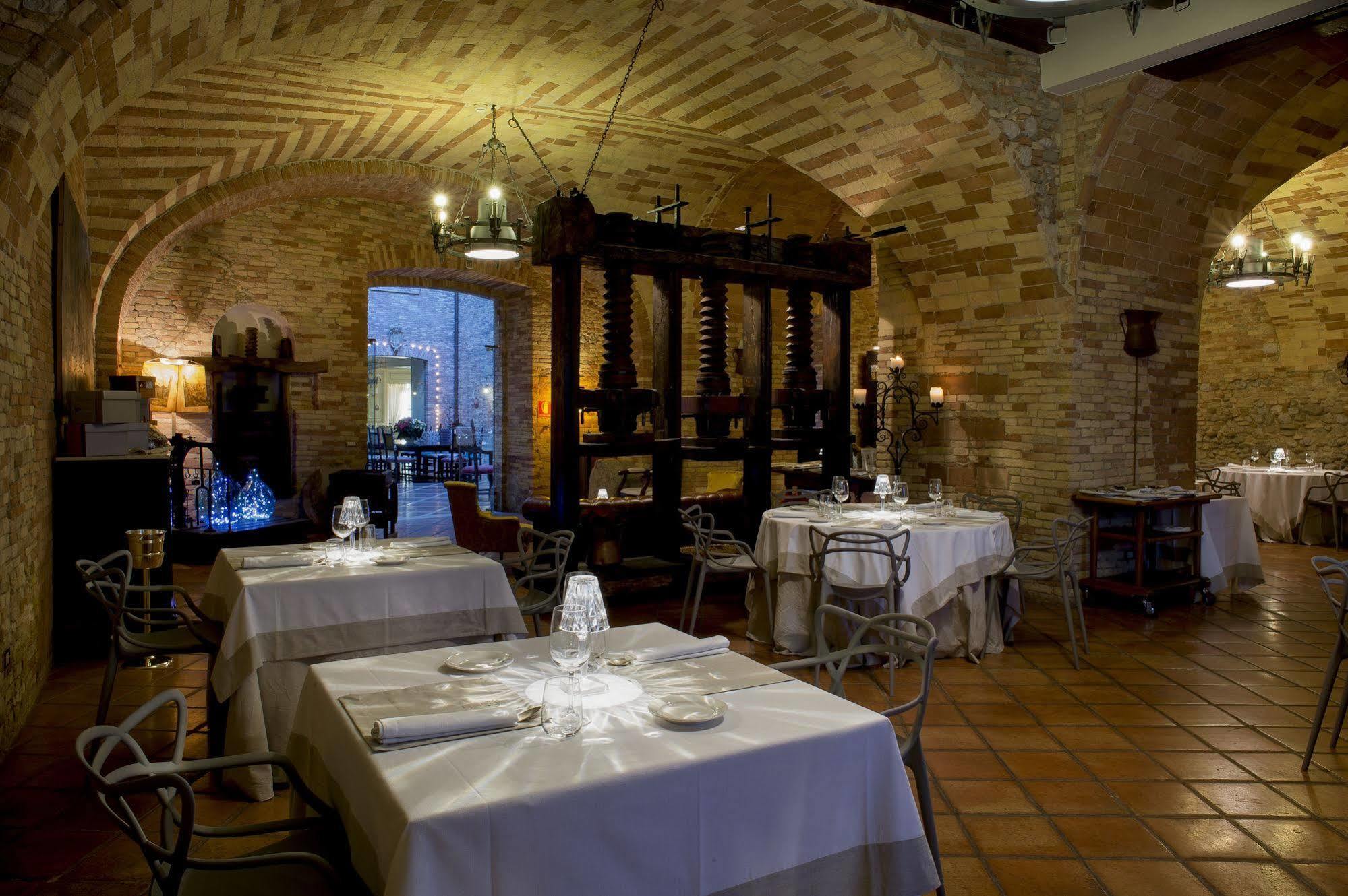 Hotel Castello Chiola Dimora Storica Loreto Aprutino Exterior foto